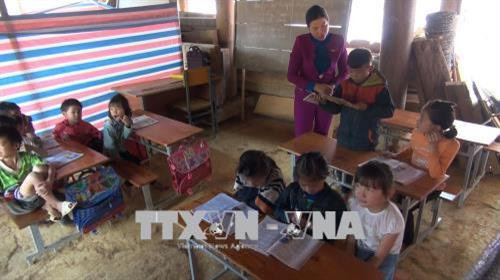 Học sinh lớp 1 được bố trí một phòng; một phòng dành cho lớp ghép 2,3; một phòng cho học sinh lớp 4 và một phòng nhỏ được bố trí cho học sinh mầm non. Ảnh: Hoa Mai – TTXVN