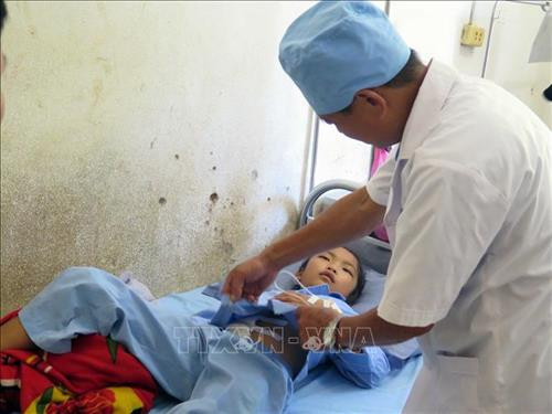 Học sinh có thẻ Bảo hiểm y tế được chi trả về chi phí khám chữa bệnh, dịch vụ y tế, thuốc theo quy định của Nhà nước. Ảnh: Diệp Anh - TTXVN Học sinh có thẻ Bảo hiểm y tế được chi trả về chi phí khám chữa bệnh, dịch vụ y tế, thuốc theo quy định của Nhà nước. Ảnh: Diệp Anh - TTXVN