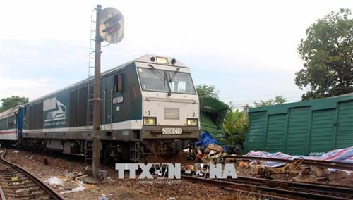 Tuyến đường sắt Bắc- Nam đoạn qua ga Núi Thành (Quảng Nam). Ảnh : Đỗ Văn Trưởng - TTXVN Tuyến đường sắt Bắc- Nam đoạn qua ga Núi Thành (Quảng Nam). Ảnh : Đỗ Văn Trưởng - TTXVN