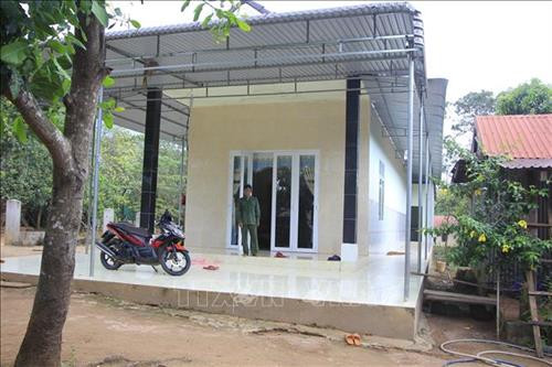 Căn nhà anh Siu Phú, làng Bi, xã Ia O, huyện Ia Grai được đổi từ 1 ha điều 7 năm tuổi cho thuê trong vòng 14 năm. Ảnh: Hồng Điệp - TTXVN Căn nhà anh Siu Phú, làng Bi, xã Ia O, huyện Ia Grai được đổi từ 1 ha điều 7 năm tuổi cho thuê trong vòng 14 năm. Ảnh: Hồng Điệp - TTXVN