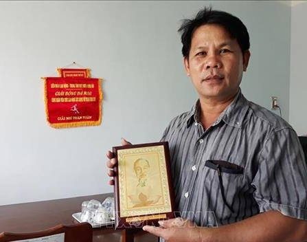 Anh Lê Văn Tám, người đã 47 lần hiến máu tình nguyện. Ảnh: Nguyễn Thành – TTXVN Anh Lê Văn Tám, người đã 47 lần hiến máu tình nguyện. Ảnh: Nguyễn Thành – TTXVN