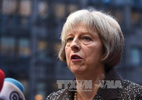 Ảnh (tư liệu): Bộ trưởng Nội vụ Anh Theresa May trả lời báo giới trước một cuộc họp của Hội đồng Tư pháp và Nội vụ Hội đồng châu Âu tại Brussels, Bỉ ngày 4/12/2015. AFP/TTXVN