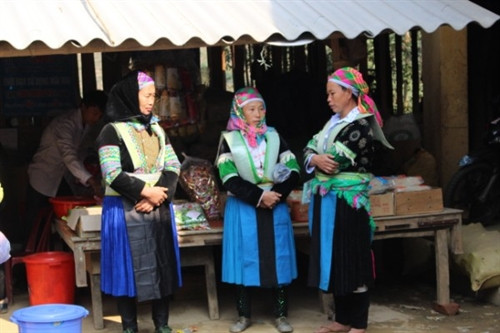 Gặp gỡ trong ngày chợ. Gặp gỡ trong ngày chợ.