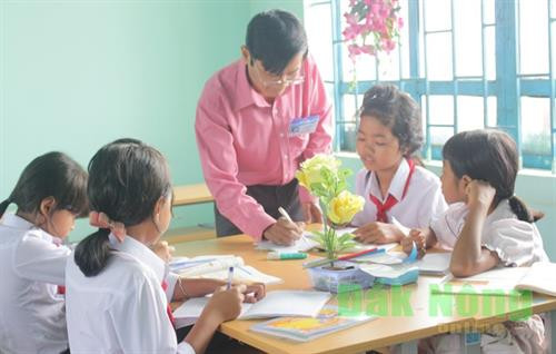 Dạy và học tại Trường tiểu học Nguyễn Viết Xuân, xã Thuận An (Đắk Mil). Ảnh: baodaknong.org.vn Dạy và học tại Trường tiểu học Nguyễn Viết Xuân, xã Thuận An (Đắk Mil). Ảnh: baodaknong.org.vn