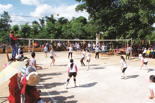 Các hoạt động văn hóa - thể thao trong xã thường xuyên được tổ chức nhằm nâng cao đời sống tinh thần cho đồng bào