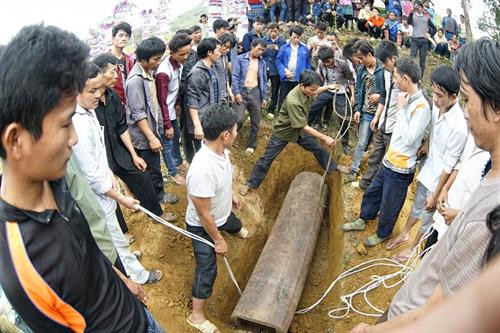 Tục lệ đám ma của người Mông Cốc Ly ảnh 7 Tục lệ đám ma của người Mông Cốc Ly ảnh 7
