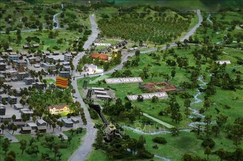 Sa bàn trận chiến Buôn Ma Thuột ngày 10/3/1975 được trưng bày tại Bảo tàng tỉnh Đắk Lắk. Ảnh: Tuấn Anh – TTXVN Sa bàn trận chiến Buôn Ma Thuột ngày 10/3/1975 được trưng bày tại Bảo tàng tỉnh Đắk Lắk. Ảnh: Tuấn Anh – TTXVN