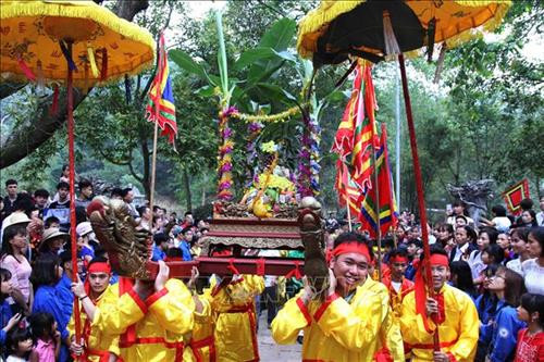 Lễ rước cỏ voi của người dân thôn Xuân Tảo, xã Xuân Giang. Ảnh: Quang Quyết - TTXVN Người dân xin lộc hoa tre trong ngày hội cầu mong một năm sức khỏe, may mắn…Ảnh: Quang Quyết - TTXVN Lễ rước cỏ voi của người dân thôn Xuân Tảo, xã Xuân Giang. Ảnh: Quang Quyết - TTXVN Lễ rước trầu cau của người dân thôn Đan Tảo, xã Tân Minh. Ảnh: Quang Quyết - TTXVN Nghi thức rước vị nữ tướng tại Lễ hội đền Sóc năm 2019. Ảnh: Quang Quyết - TTXVN Lễ rước ngà voi của người dân thôn Đức Hậu, xã Đức Hòa. Ảnh: Quang Quyết - TTXVN Quang cảnh Lễ khai hội đền Sóc năm 2019. Ảnh: Quang Quyết - TTXVN Đông đảo du khách thập phương về dự lễ khai hội đền Sóc năm 2019. Ảnh: Quang Quyết - TTXVN Lễ rước voi chiến của người dân thôn Dược Thượng, xã Tiên Dược. Ảnh: Quang Quyết - TTXVN Lễ rước cầu húc của người dân thôn Xuân Dục, xã Tân Minh. Ảnh: Quang Quyết - TTXVN Lễ rước cỏ voi của người dân thôn Xuân Tảo, xã Xuân Giang. Ảnh: Quang Quyết - TTXVN Người dân xin lộc hoa tre trong ngày hội cầu mong một năm sức khỏe, may mắn…Ảnh: Quang Quyết - TTXVN Lễ rước cỏ voi của người dân thôn Xuân Tảo, xã Xuân Giang. Ảnh: Quang Quyết - TTXVN Lễ rước trầu cau của người dân thôn Đan Tảo, xã Tân Minh. Ảnh: Quang Quyết - TTXVN Nghi thức rước vị nữ tướng tại Lễ hội đền Sóc năm 2019. Ảnh: Quang Quyết - TTXVN Lễ rước ngà voi của người dân thôn Đức Hậu, xã Đức Hòa. Ảnh: Quang Quyết - TTXVN Quang cảnh Lễ khai hội đền Sóc năm 2019. Ảnh: Quang Quyết - TTXVN Đông đảo du khách thập phương về dự lễ khai hội đền Sóc năm 2019. Ảnh: Quang Quyết - TTXVN Lễ rước voi chiến của người dân thôn Dược Thượng, xã Tiên Dược. Ảnh: Quang Quyết - TTXVN Lễ rước cầu húc của người dân thôn Xuân Dục, xã Tân Minh. Ảnh: Quang Quyết - TTXVN