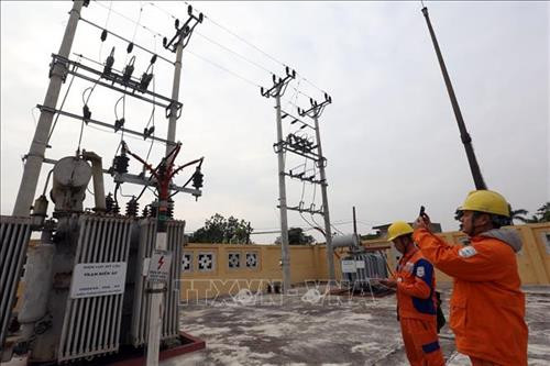 Ngành điện luôn túc trực đảm bảo cung cấp điện ổn định cho các trạm bơm phục vụ cung cấp nước sản xuất vụ Đông Xuân. Ảnh: Huy Hùng - TTXVN Ngành điện luôn túc trực đảm bảo cung cấp điện ổn định cho các trạm bơm phục vụ cung cấp nước sản xuất vụ Đông Xuân. Ảnh: Huy Hùng - TTXVN