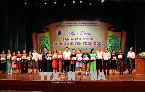 21 Huy chương Vàng được trao tặng cho 21 cá nhân có vai diễn xuất sắc. Ảnh: Nguyên Linh-TTXVN 21 Huy chương Vàng được trao tặng cho 21 cá nhân có vai diễn xuất sắc. Ảnh: Nguyên Linh-TTXVN