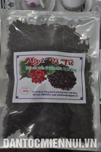 Các sản phẩm dược liệu mang thương hiệu Tu Mơ Rông. Ảnh: Văn Phương