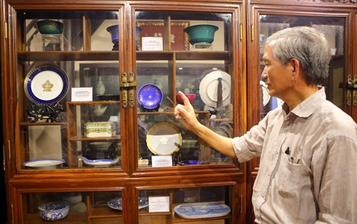 Nhà sưu tầm cổ vật Trần Đình Sơn giới thiệu bộ sưu tập đồ sứ Việt Nam kí kiểu triệu Thành Thái 1889-1907.