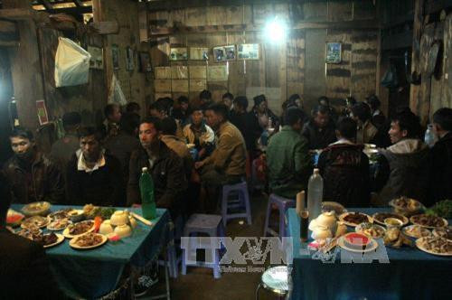 Đám cưới người Mông ở Tây Bắc. Ảnh:TTXVN Đám cưới người Mông ở Tây Bắc. Ảnh:TTXVN