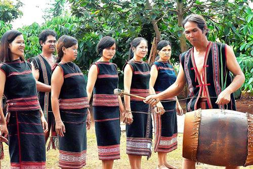 Rơ Châm H'Mút - Người giữ hồn chiêng Jrai ảnh 4 Rơ Châm H'Mút - Người giữ hồn chiêng Jrai ảnh 4