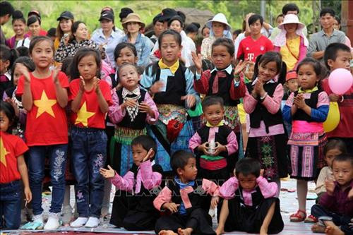 Chương trình thu hút rất đông sự tham gia của thiếu niên, nhi đồng và các bậc phụ huynh trên địa bàn xã Phiêng Khoài, huyện Yên Châu. Ảnh: Diệp Anh - TTXVN Chương trình thu hút rất đông sự tham gia của thiếu niên, nhi đồng và các bậc phụ huynh trên địa bàn xã Phiêng Khoài, huyện Yên Châu. Ảnh: Diệp Anh - TTXVN