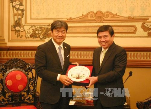 Ngày 13/01, Chủ tịch UBND Thành phố Hồ Chí Minh Nguyễn Thành Phong tiếp Đoàn công tác Hội đồng các chính quyền địa phương Nhật Bản về Quan hệ quốc tế (CLAIR), do ông Tamotsu Okamoto, Chủ tịch Hội đồng dẫn đầu. Ảnh: Tiến Lực-TTXVN Ngày 13/01, Chủ tịch UBND Thành phố Hồ Chí Minh Nguyễn Thành Phong tiếp Đoàn công tác Hội đồng các chính quyền địa phương Nhật Bản về Quan hệ quốc tế (CLAIR), do ông Tamotsu Okamoto, Chủ tịch Hội đồng dẫn đầu. Ảnh: Tiến Lực-TTXVN