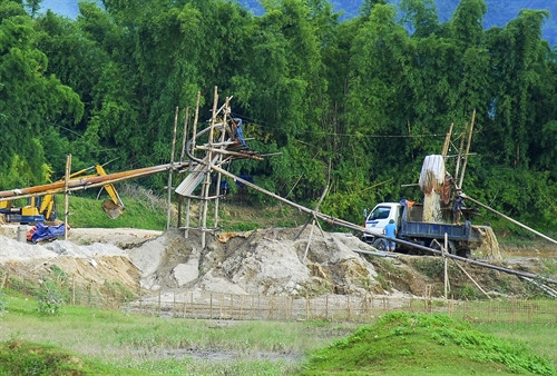 Điều đáng nói là, dù chính quyền địa phương biết nhưng vẫn đành bất lực trước tình trạng này.