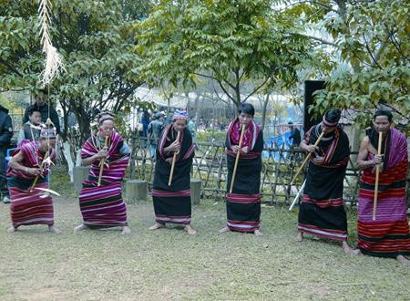Đinh tút âm vang giữa đài ngàn Tây Nguyên Đinh tút âm vang giữa đài ngàn Tây Nguyên
