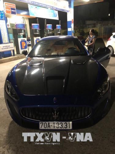 Xe ô tô của các đối tượng trong vụ án bị Công an thu giữ. Ảnh: TTXVN phát