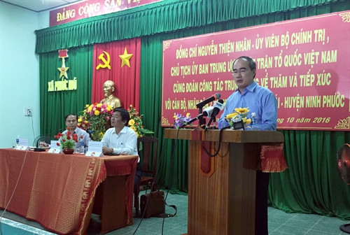 Chủ tịch Ủy ban Trung ương Mặt trận Tổ quốc Việt Nam Nguyễn Thiện Nhân phát biểu tại buổi gặp gỡ với đồng bào Chăm ở Ninh Phước, tỉnh Ninh Thuận. Chủ tịch Ủy ban Trung ương Mặt trận Tổ quốc Việt Nam Nguyễn Thiện Nhân phát biểu tại buổi gặp gỡ với đồng bào Chăm ở Ninh Phước, tỉnh Ninh Thuận.