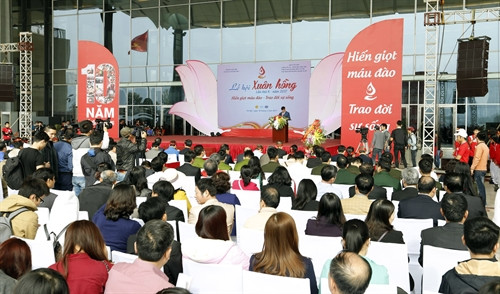 Quang cảnh Lễ hội Xuân Hồng 2017. Ảnh: Dương Ngọc – TTXVN Quang cảnh Lễ hội Xuân Hồng 2017. Ảnh: Dương Ngọc – TTXVN