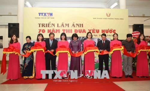 Lễ cắt băng khai mạc triển lãm. Ảnh: TTXVN Lễ cắt băng khai mạc triển lãm. Ảnh: TTXVN