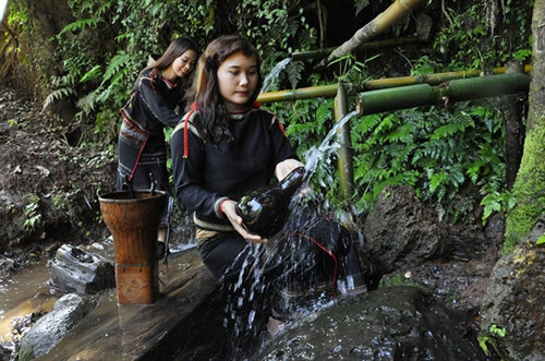 Không gian bến nước (buôn Triă, xã Ea Tu) và nghi thức cúng thần nước, thần rừng hàng năm là tài nguyên quý giá để Cư M'gar phát triển du lịch.