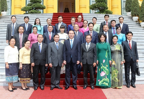 Chủ tịch nước Trần Đại Quang tchụp ảnh chung với Đoàn đại biểu Văn phòng Chủ tịch nước CHDCND Lào. Ảnh: Nhan Sáng-TTXVN