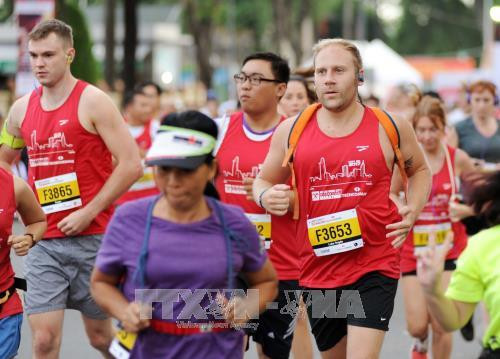 Các vận động viên trong nước và quốc tế tham gia tranh tài tại giải Marathon Quốc tế Thành phố Hồ Chí Minh Techcombank 2017. Ảnh: An Hiếu – TTXVN