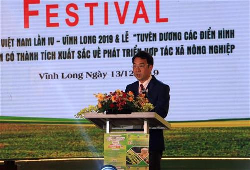 Phó Chủ tịch phụ trách UBND tỉnh Vĩnh Long Lữ Quang Ngời phát biểu tại lễ khai mạc festival. Ảnh: Phạm minh Tuấn-TTXVN.