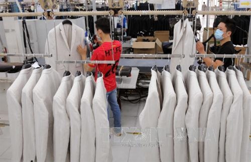 Sản phẩm Veston là một trong những mặt hàng chủ lực của Tổng công ty cổ phần may Nhà Bè. Ảnh: An Hiếu - TTXVN Sản phẩm Veston là một trong những mặt hàng chủ lực của Tổng công ty cổ phần may Nhà Bè. Ảnh: An Hiếu - TTXVN