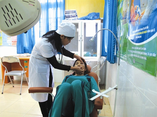 Những ngôi nhà cao tầng, khang trang mọc lên ngày một nhiều ở xã Hà Hiệu. Trạm y tế xã Hà Hiệu làm tốt công tác chăm sóc sức khỏe đồng bào Gia đình anh Chu Đức Phương, dân tộc Tày, thôn Bản Mới làm nghề ấp trứng, chăn nuôi gà thả đồi có thu nhập trên 100 triệu đồng/năm