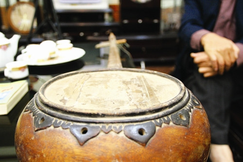 Bầu của đàn Tính được làm bằng nửa quả bầu khô