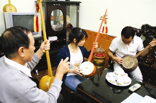 Hướng dẫn sử dụng đàn Tính cho thế hệ trẻ