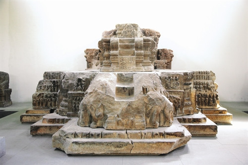 Bảo tàng điêu khắc Chăm Đà Nẵng hiện đang lưu giữ hàng ngàn hiện vật lớn nhỏ, thuộc nhiều phong cách nghệ thuật khác nhau