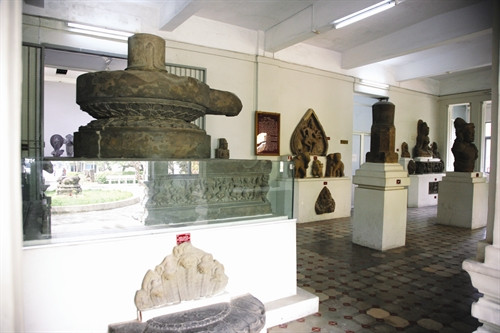 Không gian của bảo tàng được bố trí thành các khu vực trưng bày như: phòng Mỹ Sơn - Quảng Trị, phòng Trà Kiệu...