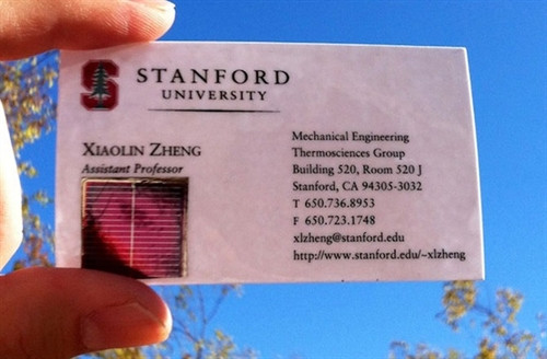 Miếng dán pin Mặt trời tái sử dụng có thể dễ dàng gắn với bất cứ thứ gì vững chắc.