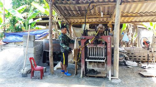 Cơ sở sản xuất vật liệu xây dựng của ông Đàm Văn Lịch đang được xã Đào Ngạn xúc tiến thành lập hợp tác xã, tiến tới hoàn thành tiêu chí tổ chức sản xuất. Ảnh: baocaobang.vn