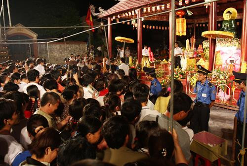 Nhân dân đến chiêm ngưỡng Phật Ngọc. Ảnh: Trọng Đức-TTXVN. Nhân dân đến chiêm ngưỡng Phật Ngọc. Ảnh: Trọng Đức-TTXVN.