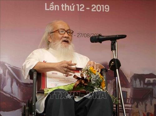 PGS.TS.Nhà giáo ưu tú Nguyễn Thừa Hỷ, người được nhận Giải thưởng lớn - Vì tình yêu Hà Nội, phát biểu tại buổi lễ. Ảnh: Thanh Tùng-TTXVN PGS.TS.Nhà giáo ưu tú Nguyễn Thừa Hỷ, người được nhận Giải thưởng lớn - Vì tình yêu Hà Nội, phát biểu tại buổi lễ. Ảnh: Thanh Tùng-TTXVN