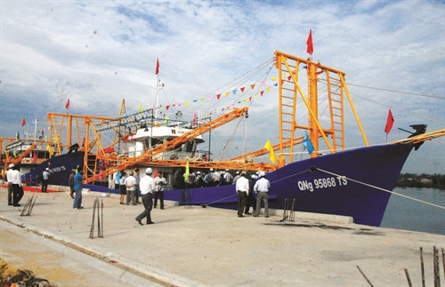 Tàu vỏ thép của ngư dân Nguyễn Hữu Ngọt ở huyện Bình Sơn Tàu vỏ thép của ngư dân Nguyễn Hữu Ngọt ở huyện Bình Sơn