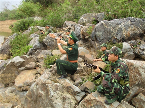 Các chiến sĩ đồn biên phòng cửa khẩu Tén Tằn luyện tập sẵn sàng chiến đấu Các chiến sĩ đồn biên phòng cửa khẩu Tén Tằn luyện tập sẵn sàng chiến đấu