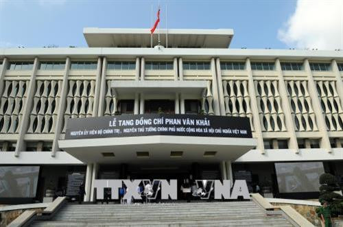 Hội trường Thống Nhất, nơi tổ chức Lễ tang đồng chí Phan Văn Khải. Ảnh: Mạnh Linh – TTXVN Hội trường Thống Nhất, nơi tổ chức Lễ tang đồng chí Phan Văn Khải. Ảnh: Mạnh Linh – TTXVN