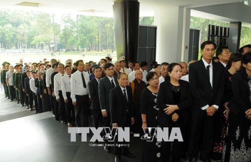 Các đoàn đến viếng đồng chí Phan Văn Khải. Ảnh: Mạnh Linh – TTXVN Các đoàn đến viếng đồng chí Phan Văn Khải. Ảnh: Mạnh Linh – TTXVN