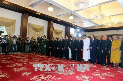 Đoàn Ủy ban Trung ương Mặt trận Tổ quốc Việt Nam, do Chủ tịch Trần Thanh Mẫn làm trưởng đoàn, viếng đồng chí Phan Văn Khải. Ảnh: Thanh Vũ-TTXVN Đoàn Ủy ban Trung ương Mặt trận Tổ quốc Việt Nam, do Chủ tịch Trần Thanh Mẫn làm trưởng đoàn, viếng đồng chí Phan Văn Khải. Ảnh: Thanh Vũ-TTXVN