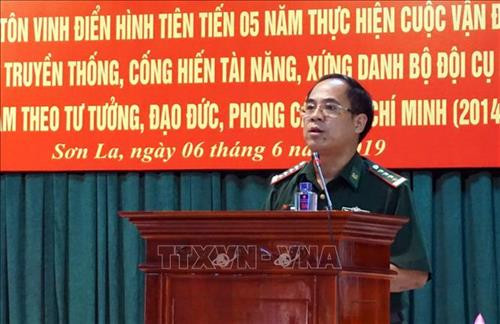 Đại diện Bộ Chỉ huy Bộ đội Biên phòng tỉnh Sơn La khai mạc Hội nghị. Ảnh: Diệp Anh - TTXVN Đại diện Bộ Chỉ huy Bộ đội Biên phòng tỉnh Sơn La khai mạc Hội nghị. Ảnh: Diệp Anh - TTXVN