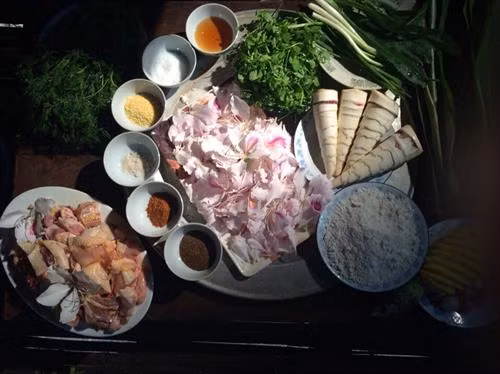 Gà mọ - món ăn đặc biệt của dân tộc Thái Mộc Châu ảnh 1