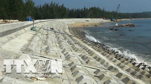 Một phần tuyến kè biển xã Tam Hải được xây dựng hoàn thành. Ảnh: Hữu Trung - TTXVN Một phần tuyến kè biển xã Tam Hải được xây dựng hoàn thành. Ảnh: Hữu Trung - TTXVN