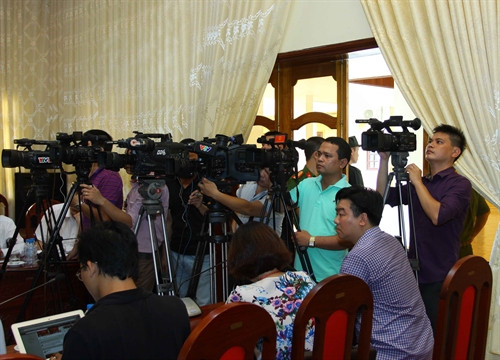 Các phóng viên tham dự họp báo. Ảnh: Thế Duyệt – TTXVN