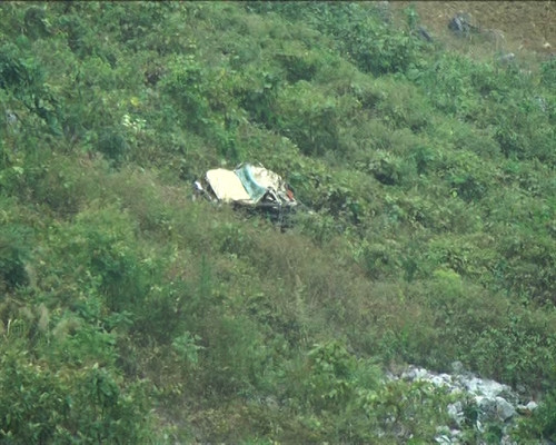 : Hiện trường vụ tại nạn ô tô rơi xuống vực sâu ở Bảo Lạc khiến 6 người thương vong. Ảnh: TTXVN : Hiện trường vụ tại nạn ô tô rơi xuống vực sâu ở Bảo Lạc khiến 6 người thương vong. Ảnh: TTXVN